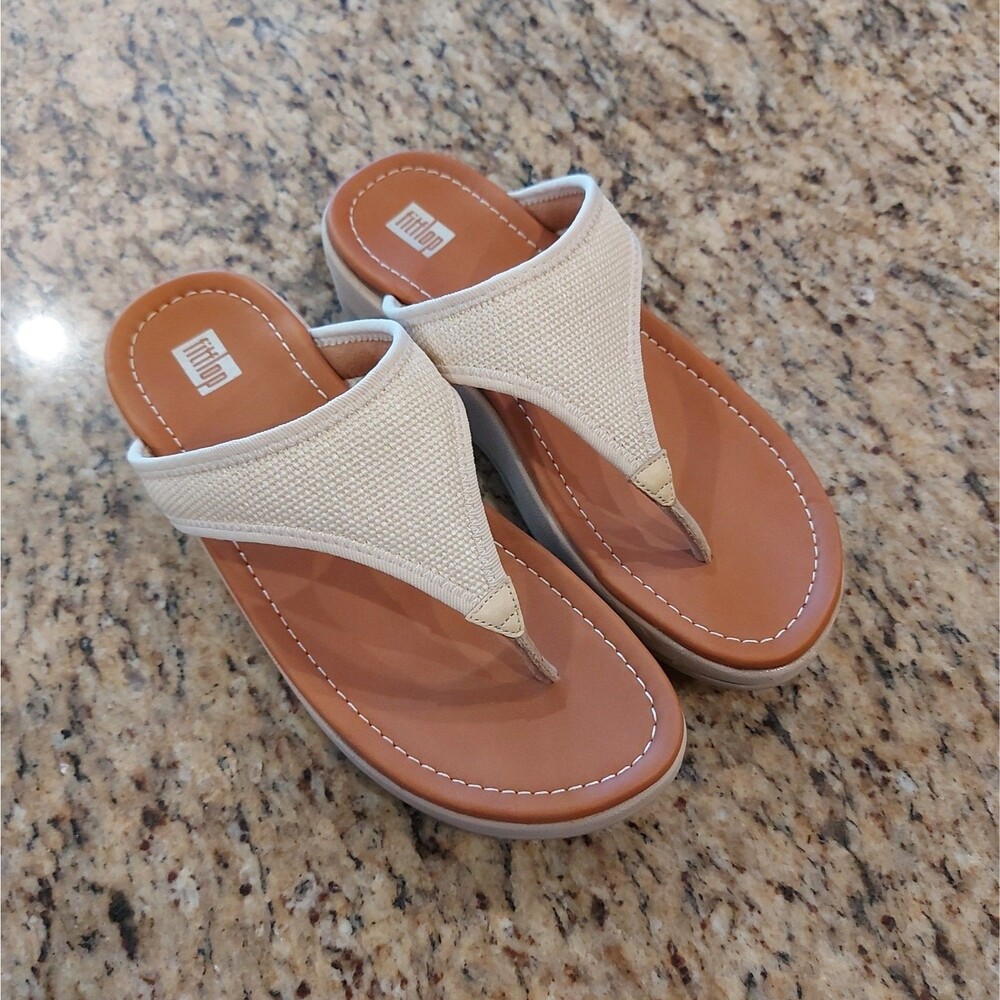 FitFlop Women’s Size 8 Thong Platform Sandals Raffia Tan Wedge Comfort NEW